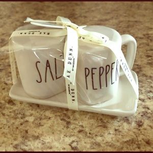 Rae Dunn salt and pepper shakers